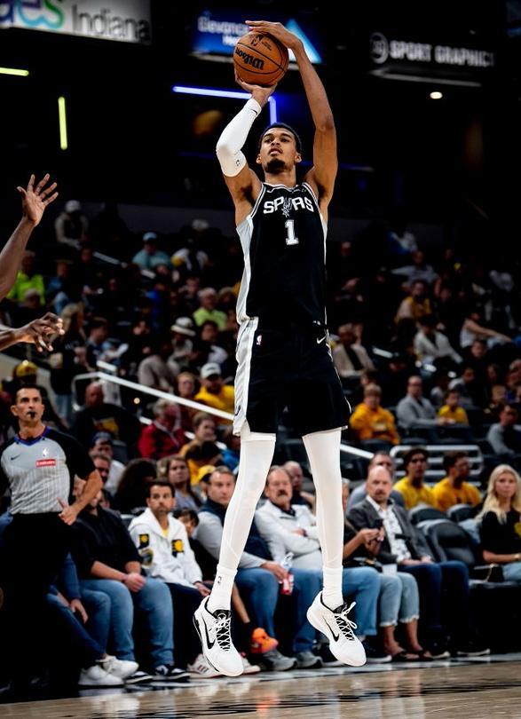 开云集团-落选秀完爆福克斯，弗拉格造NBA神迹，文班29+11送独行侠6连败