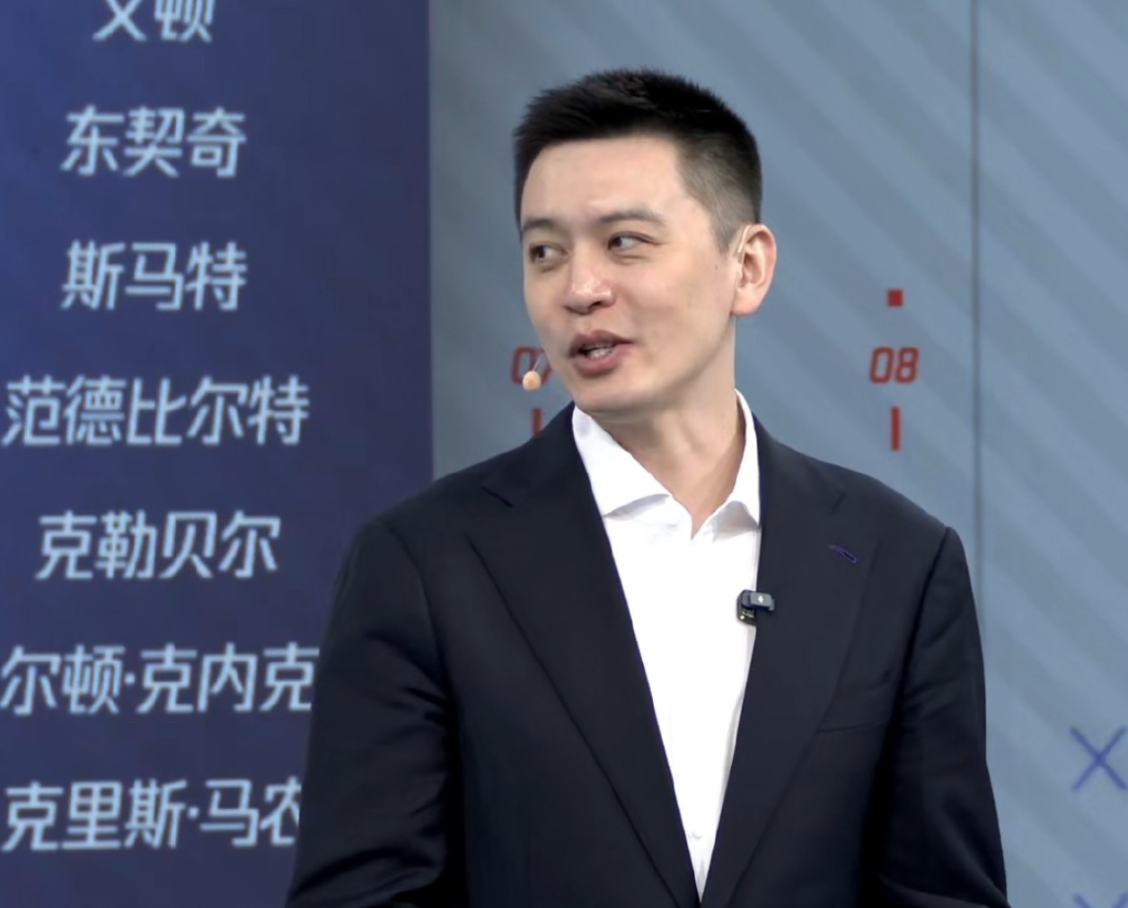 开云小组-杨鸣离职后状态极佳，黑眼圈消失，解说完NBA还将参加杯赛开幕式